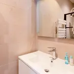 Ereva Seaside 1 Bedroom Modern דירה *