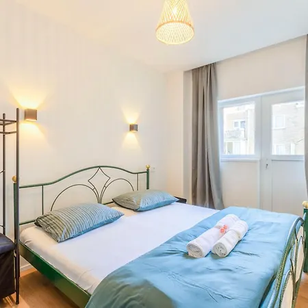 Ereva Seaside 1 Bedroom Modern Apartment