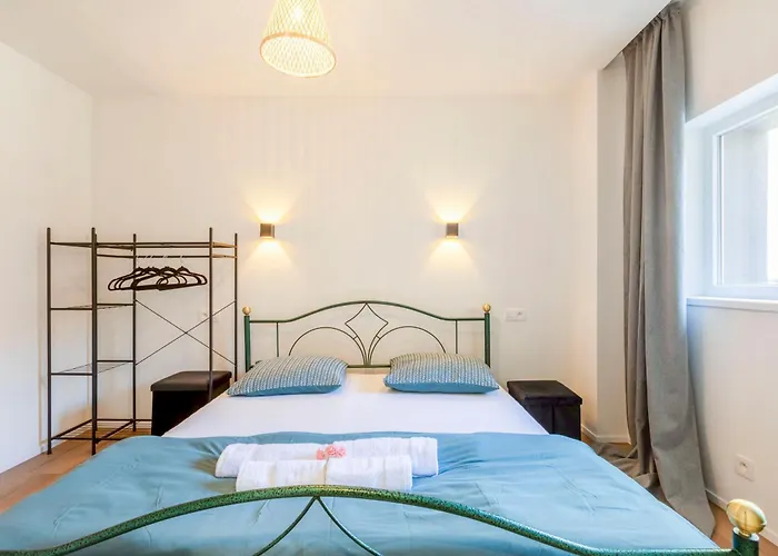 Ereva Seaside 1 Bedroom Modern Apartment